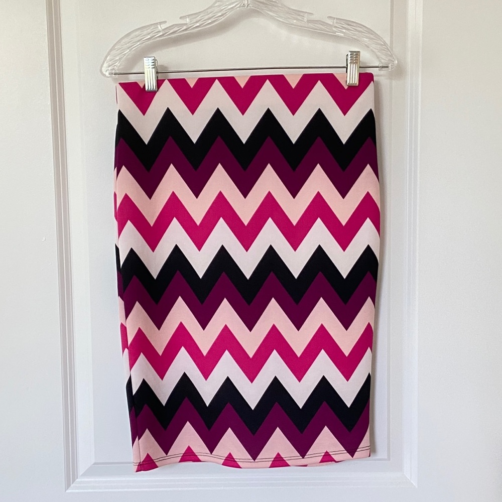 2/$20 Charlotte Russe  pink chevron high waisted pencil skirt w elastic waist